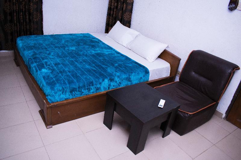 Day By Day Hotel Лаґос Екстер'єр фото