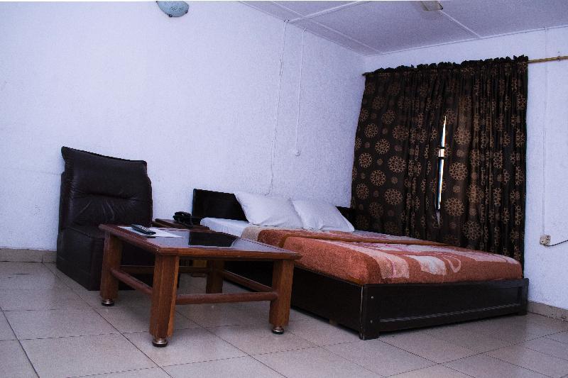 Day By Day Hotel Лаґос Екстер'єр фото